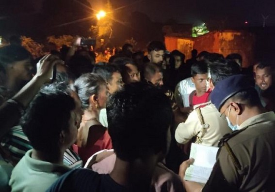 Young man was beaten up by two BSF without proper reason, panic generated in the area Young man was beaten up by two BSF without proper reason, panic generated in the area